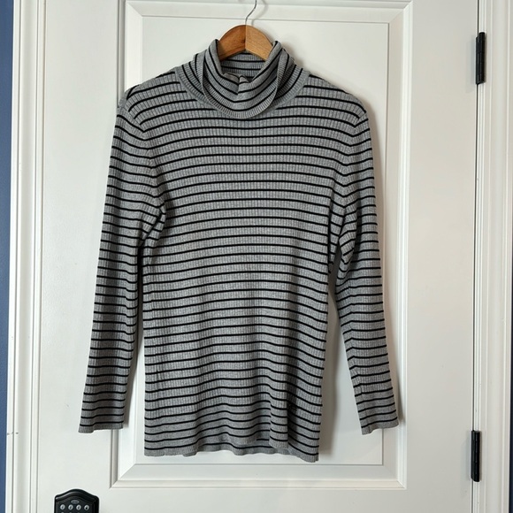 DKNY women black gray stripe long sleeve turtle neck sweater size Large - Picture 1 of 10